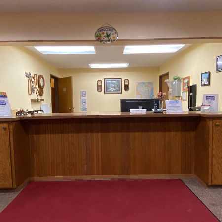 Amerivu Inn Prentice Екстериор снимка