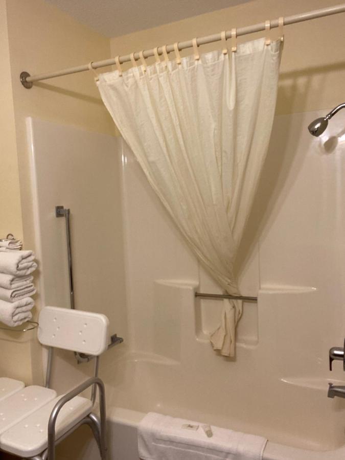 Amerivu Inn Prentice Екстериор снимка