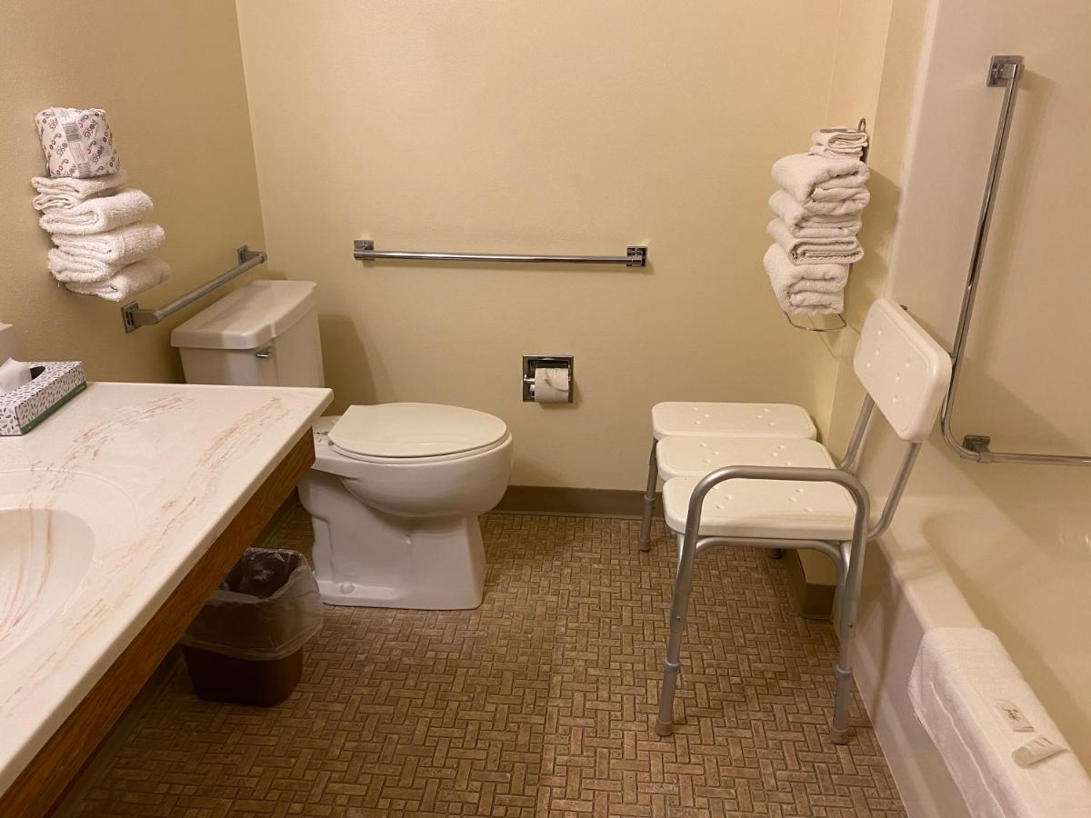 Amerivu Inn Prentice Екстериор снимка