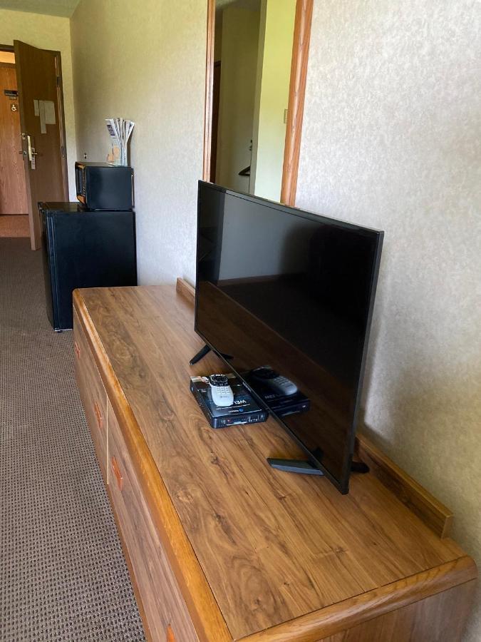Amerivu Inn Prentice Екстериор снимка