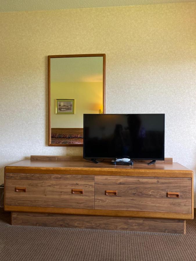 Amerivu Inn Prentice Екстериор снимка