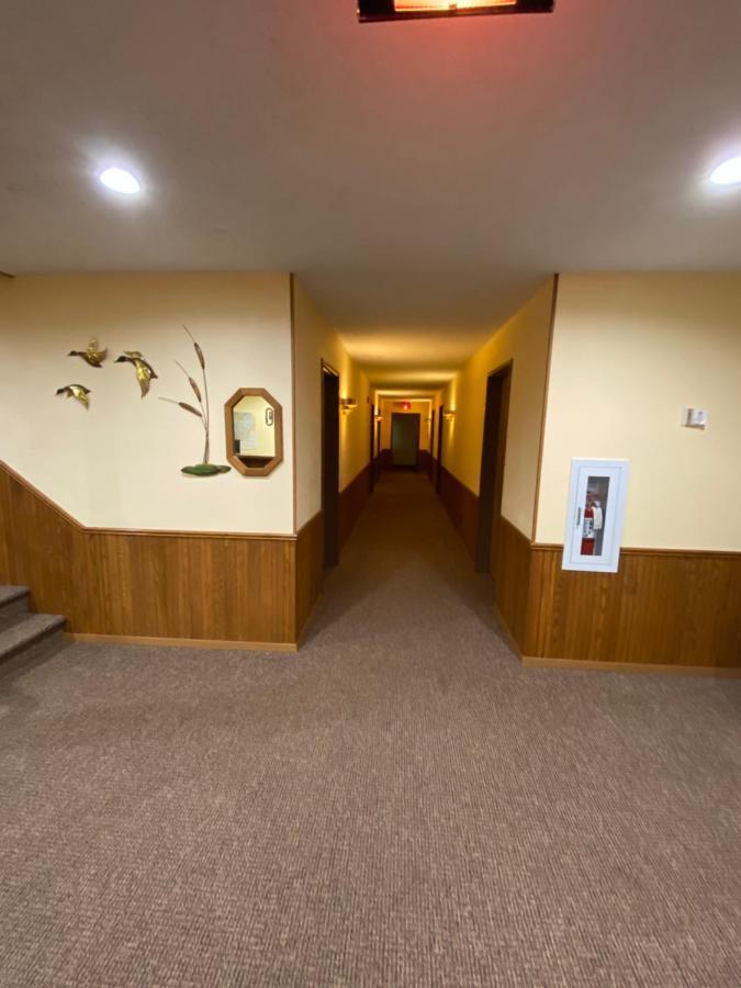 Amerivu Inn Prentice Екстериор снимка