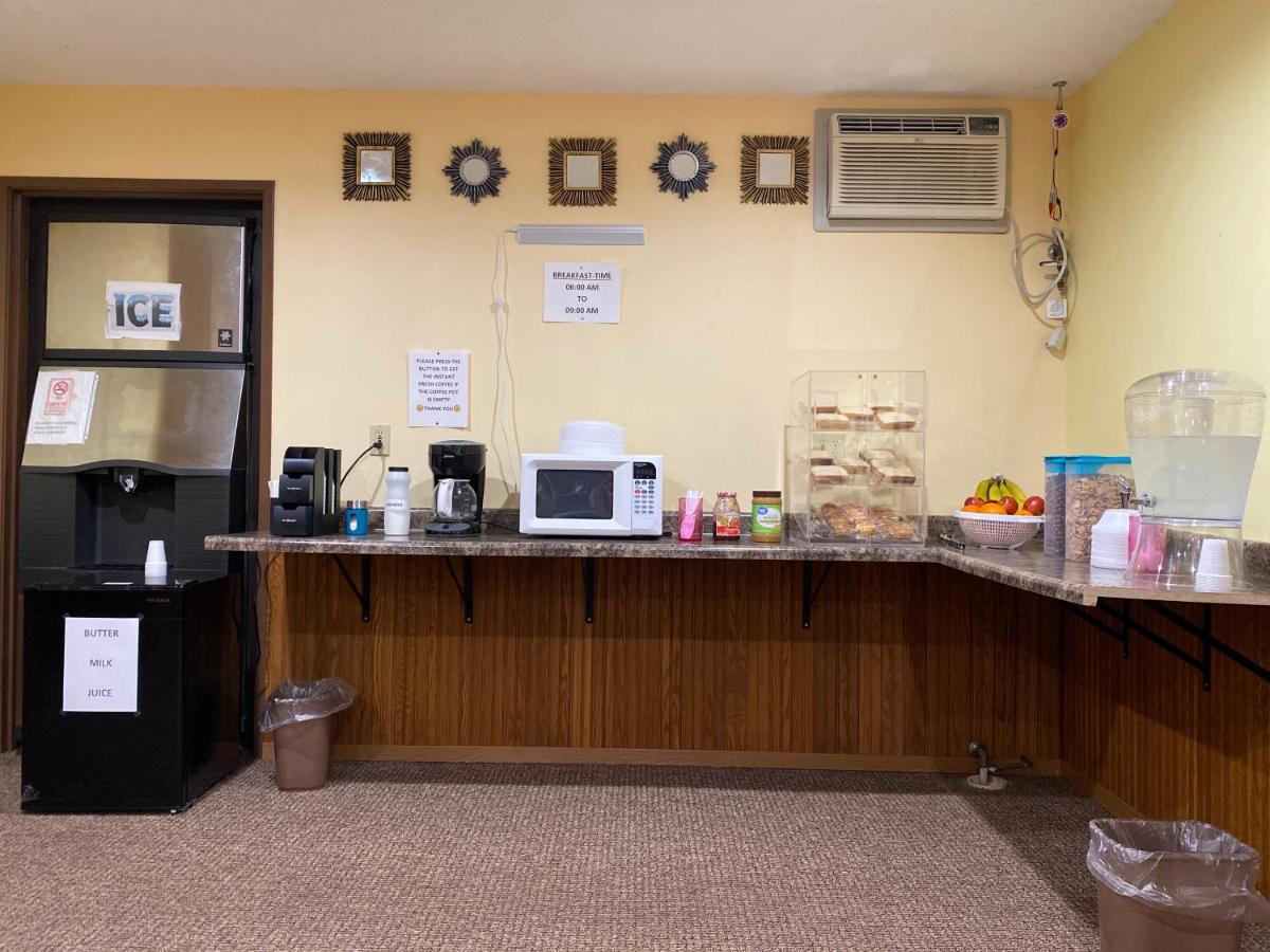 Amerivu Inn Prentice Екстериор снимка