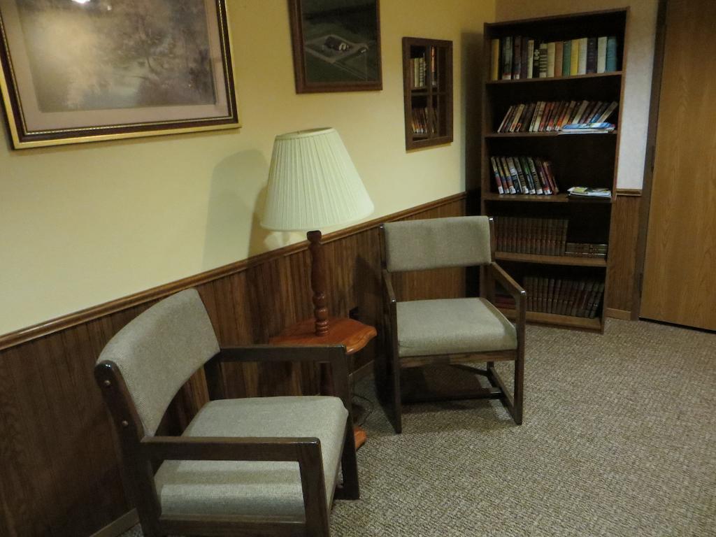 Amerivu Inn Prentice Екстериор снимка