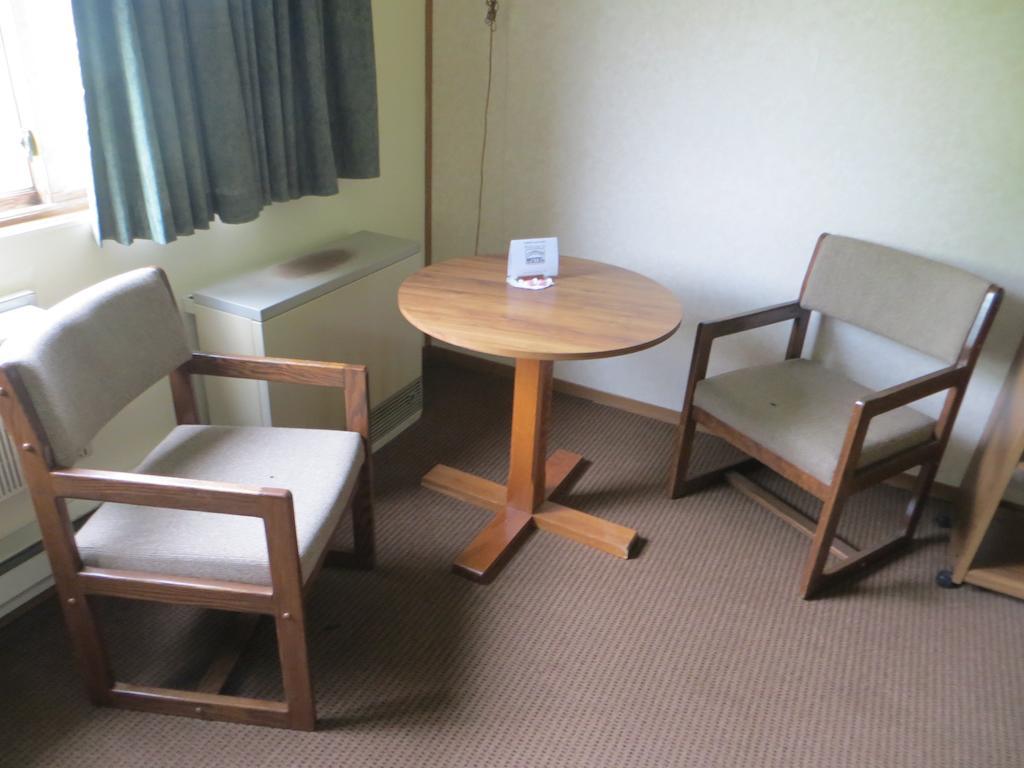 Amerivu Inn Prentice Екстериор снимка